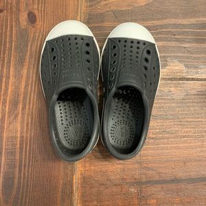 Size 7 Toddler Black Natives
